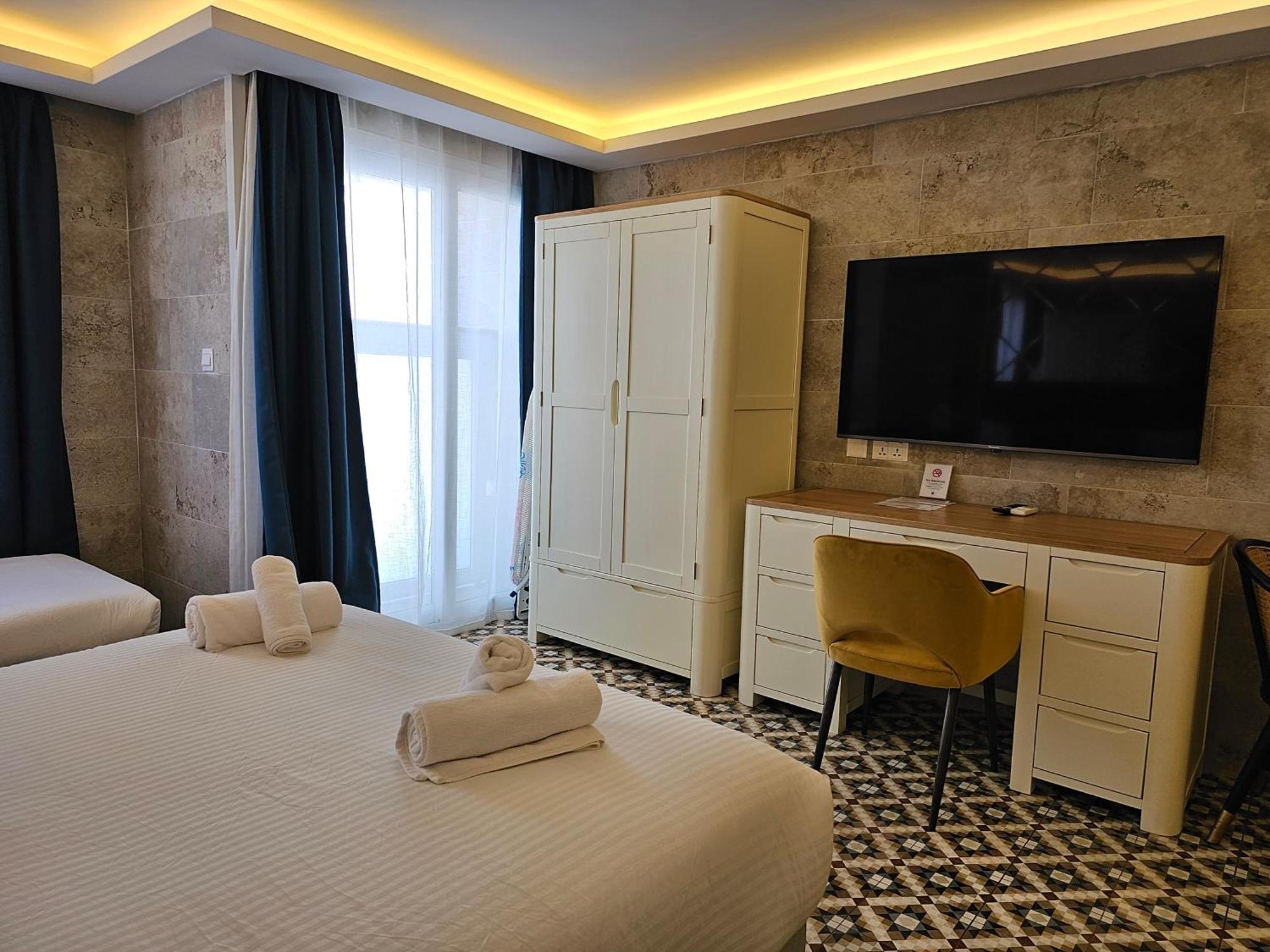 Balcony Hotel Saint Julian's ภายนอก รูปภาพ