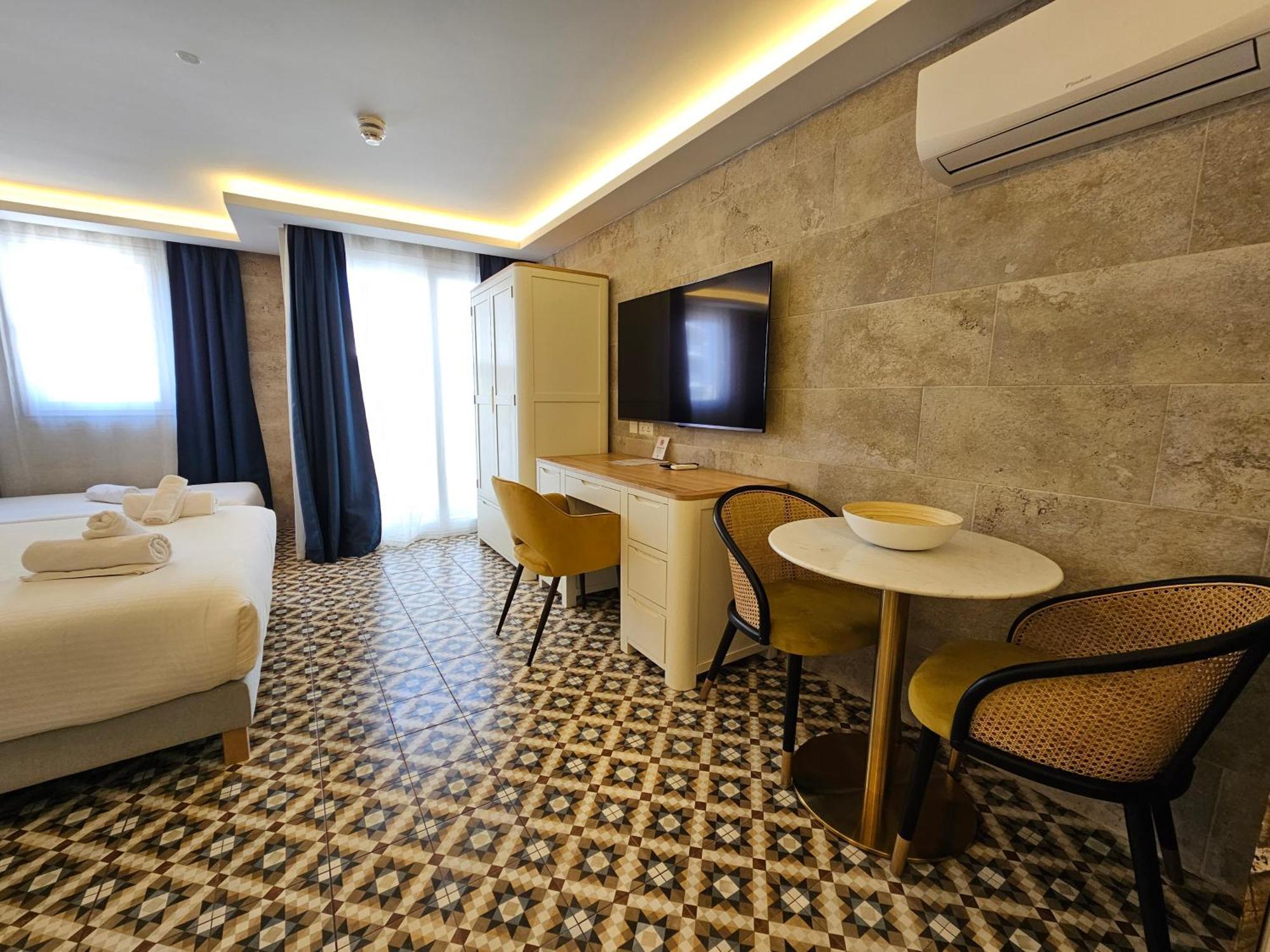 Balcony Hotel Saint Julian's ภายนอก รูปภาพ