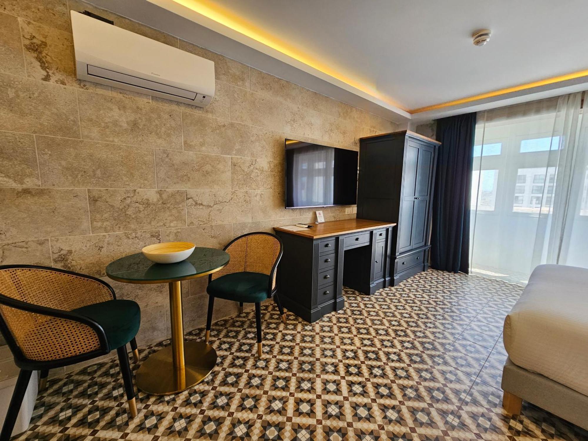 Balcony Hotel Saint Julian's ภายนอก รูปภาพ